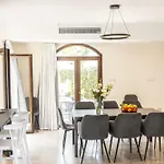 Willa Sunnyvillas: 4br Seafront Villa*private Pool*bw44 Protaras